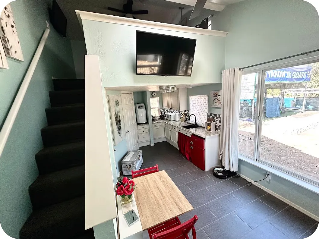 Studio, 250 sqft, $1,995 — Photo 2