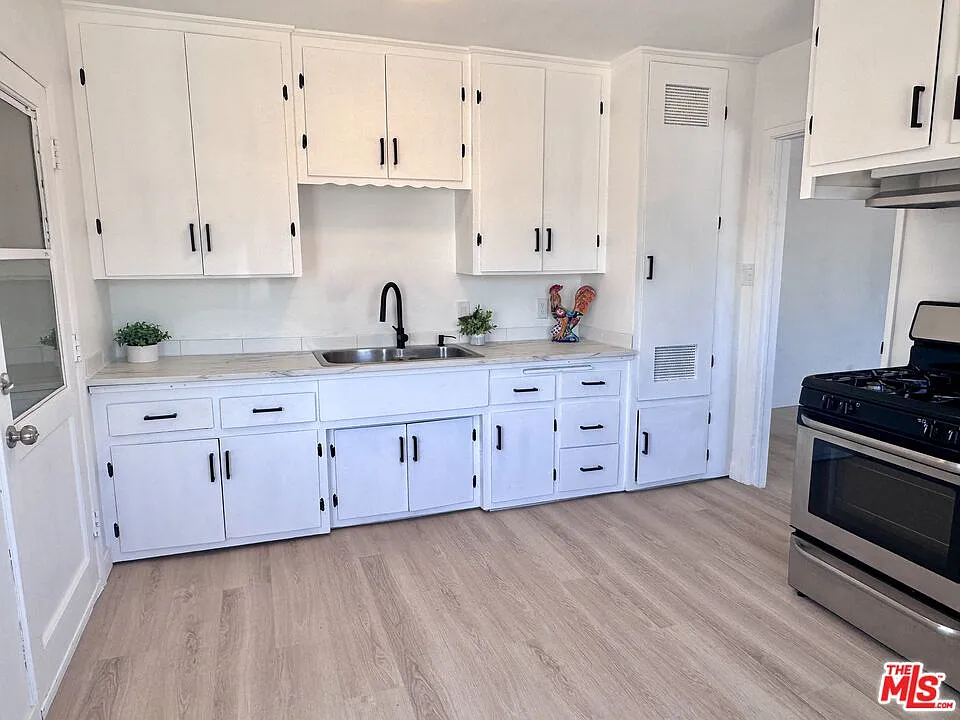 2 bed, 1.0 bath, 760 sqft, $2,500 — Photo 4