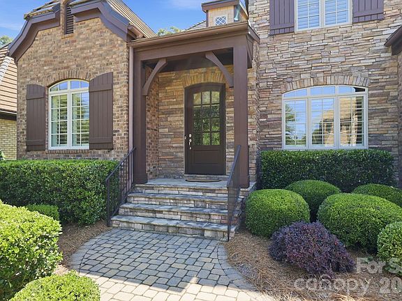 3rd image of 601 Belle Meade Ct