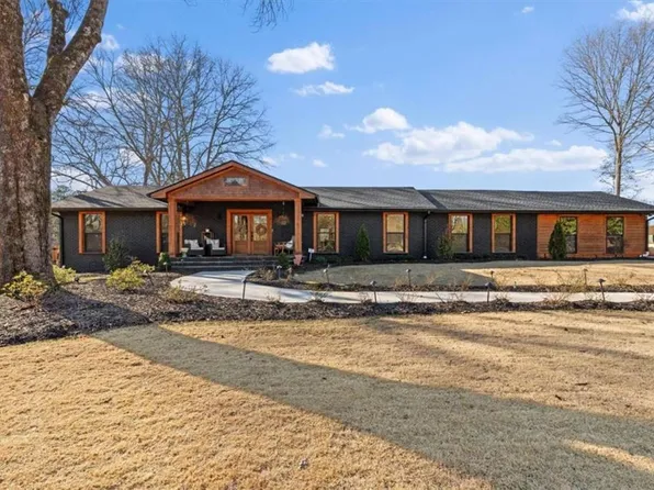 109 Briarwood Dr, Carrollton, GA 30117