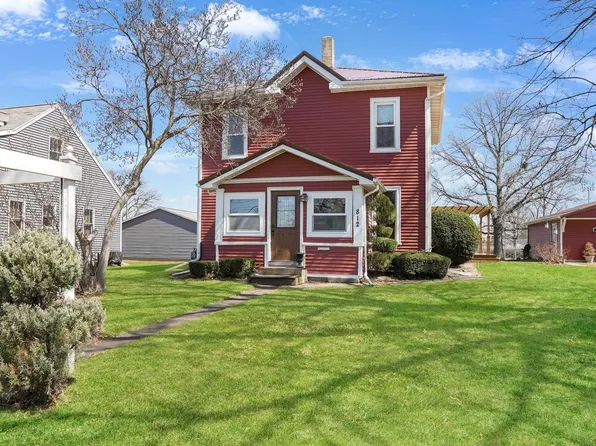 812 Blackhawk St, Reinbeck, IA 50669