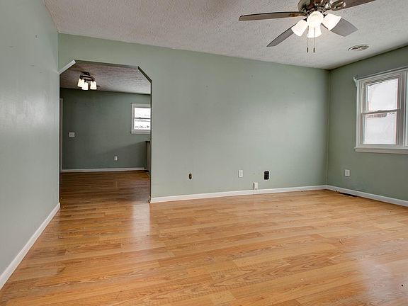 5th image of 212 Jennifer Dr