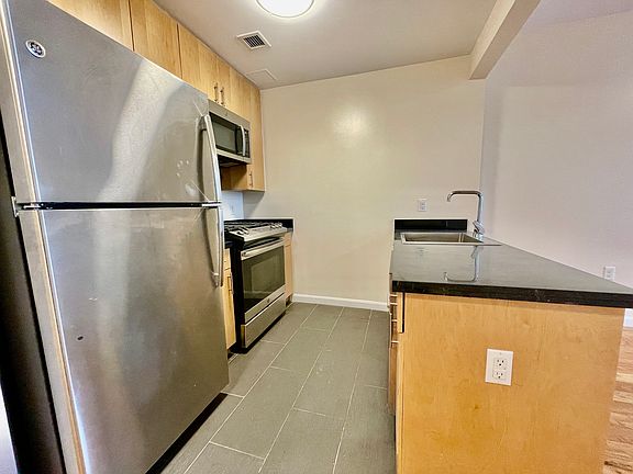 5th image of 34-46 Vernon Blvd #West303