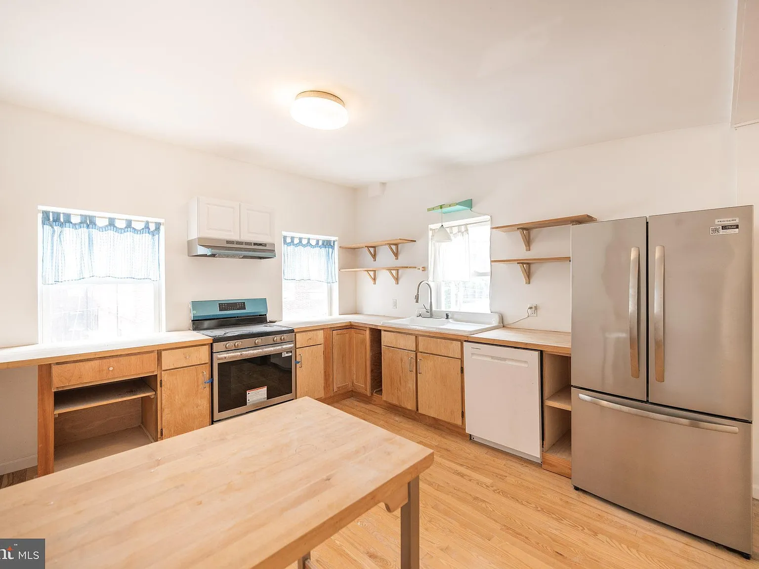 2 bed, 1000 sqft, $1,795 — Photo 3