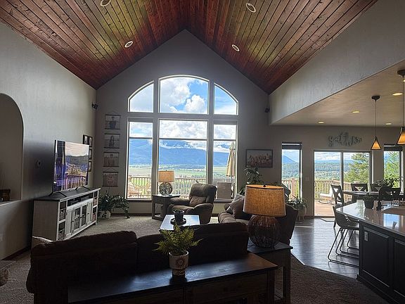 2nd image of 493 Scenic Dr