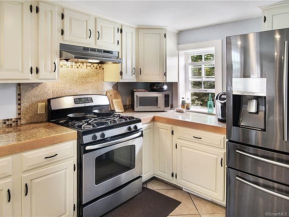 3rd image of 140 Torrington Heights Rd