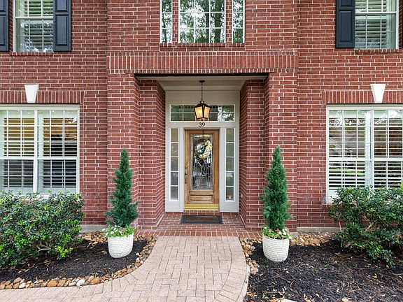 3rd image of 39 N Greenvine Cir