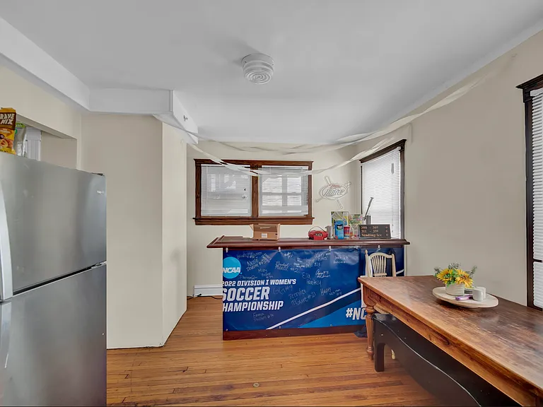 807 Foster St — Photo 11