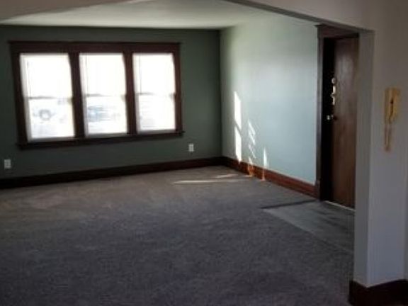 5th image of 1653 Kenmore Ave Unit 3