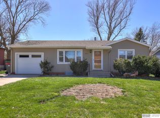 8237 Chestnut Ln, Lincoln, NE 68510