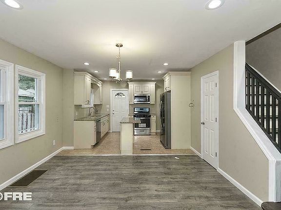 2nd image of 1372 E 59th St