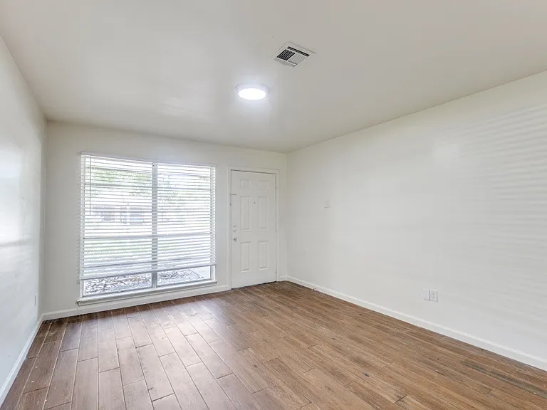 406 Vance St — Photo 8