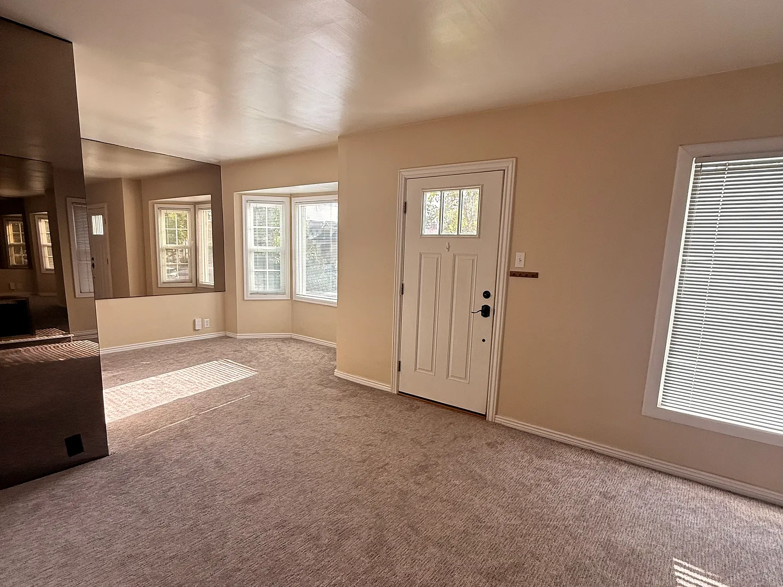 1 bed, 835 sqft, $1,500 — Photo 2