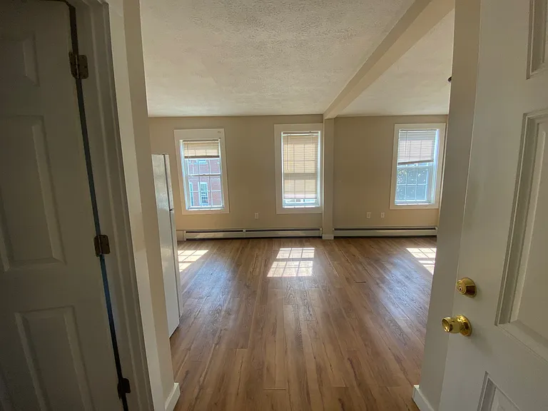 23 Sunapee St #4 — Photo 3