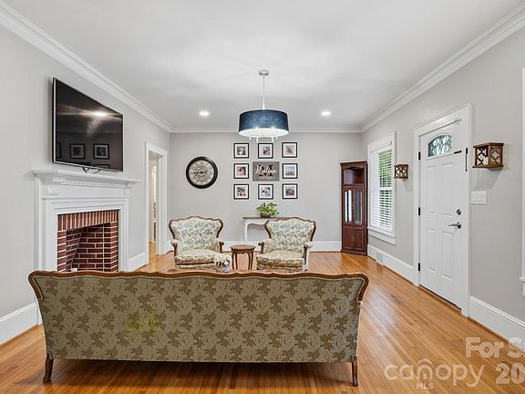 5th image of 511 W Rice St