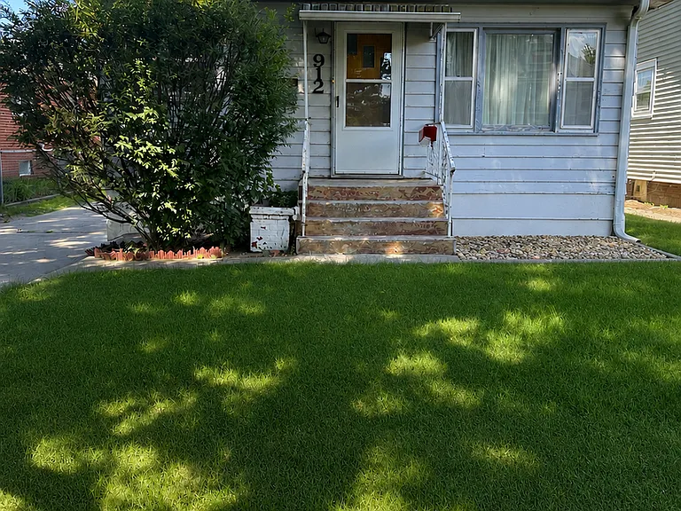 912 S 2nd St — Photo 1