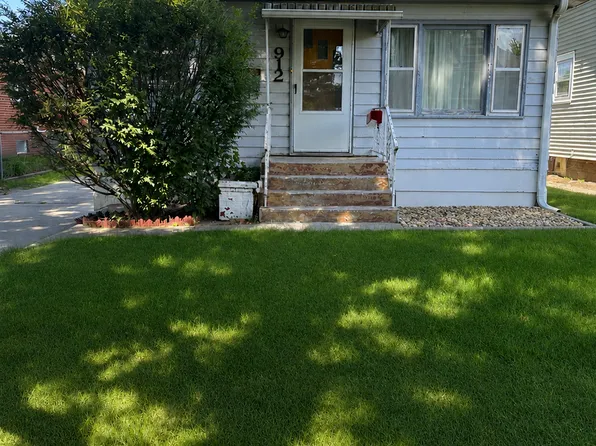 912 S 2nd St, Norfolk, NE 68701