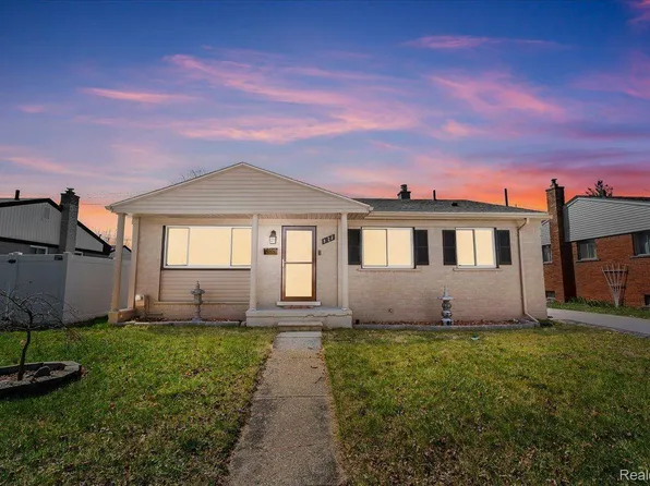 923 W Stephen Ave, Clawson, MI 48017