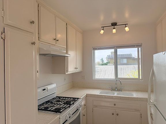 4th image of 4344 Cleveland Ave APT 5
