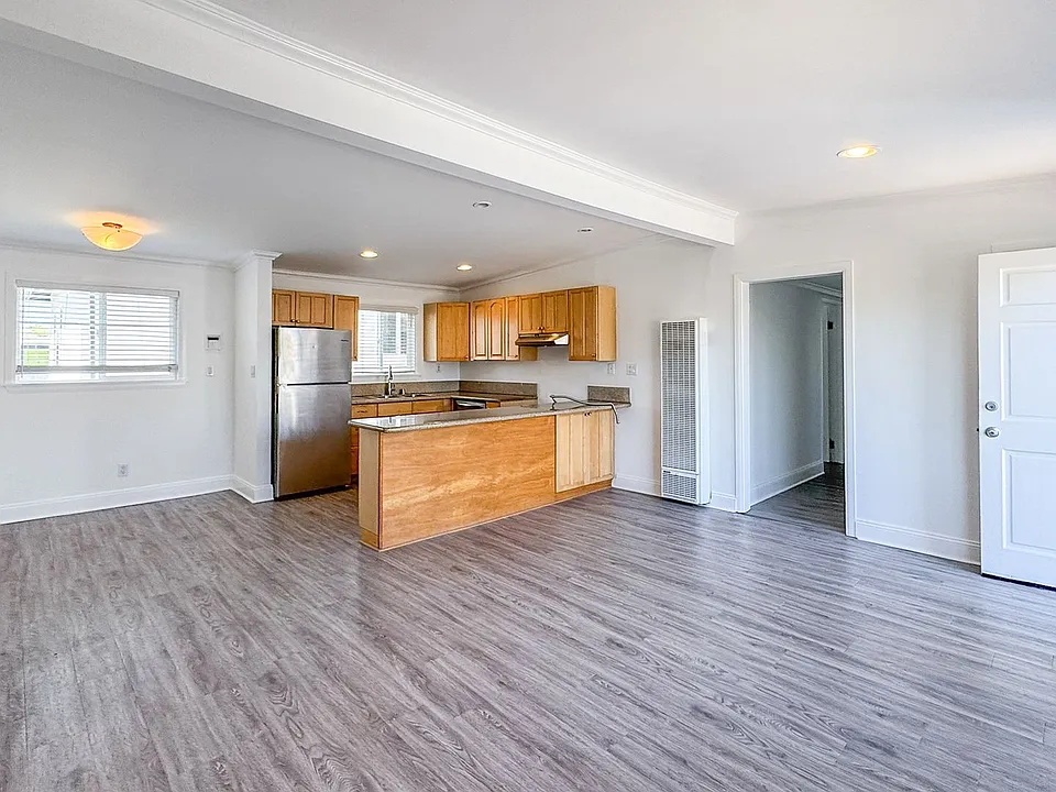 627 Westminster Ave #4