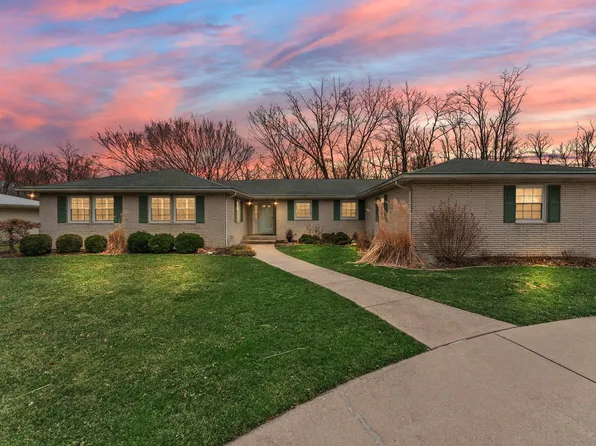 209 Shorewood Dr, Valparaiso, IN 46385