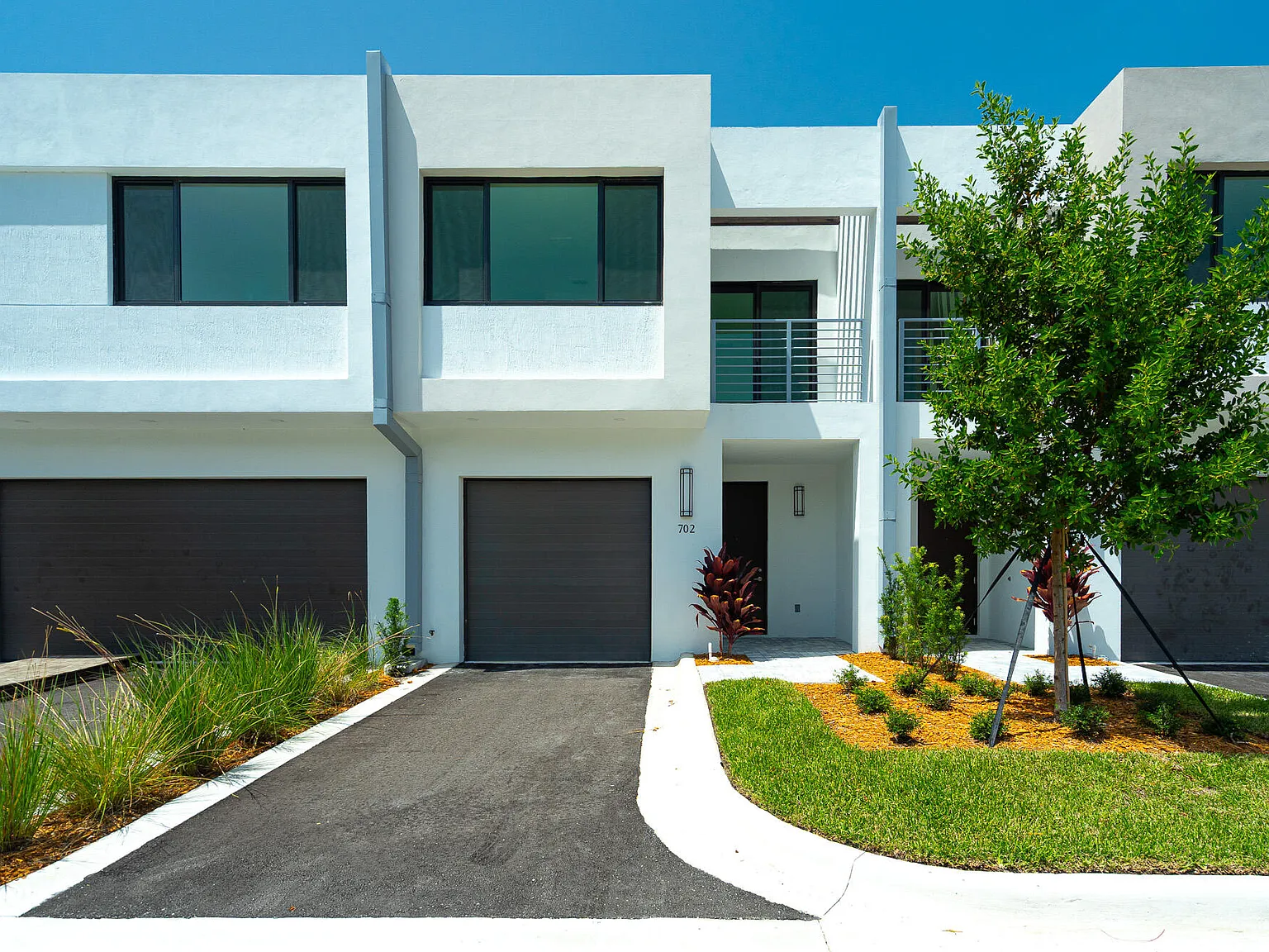 3 bed, 2.5 bath, 1670 sqft, $4,000 — Photo 2