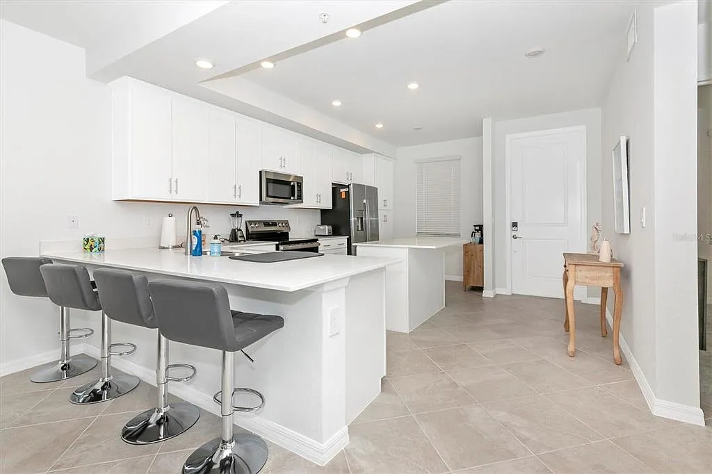 2 bed, 2.0 bath, 1120 sqft, $2,500 — Photo 2