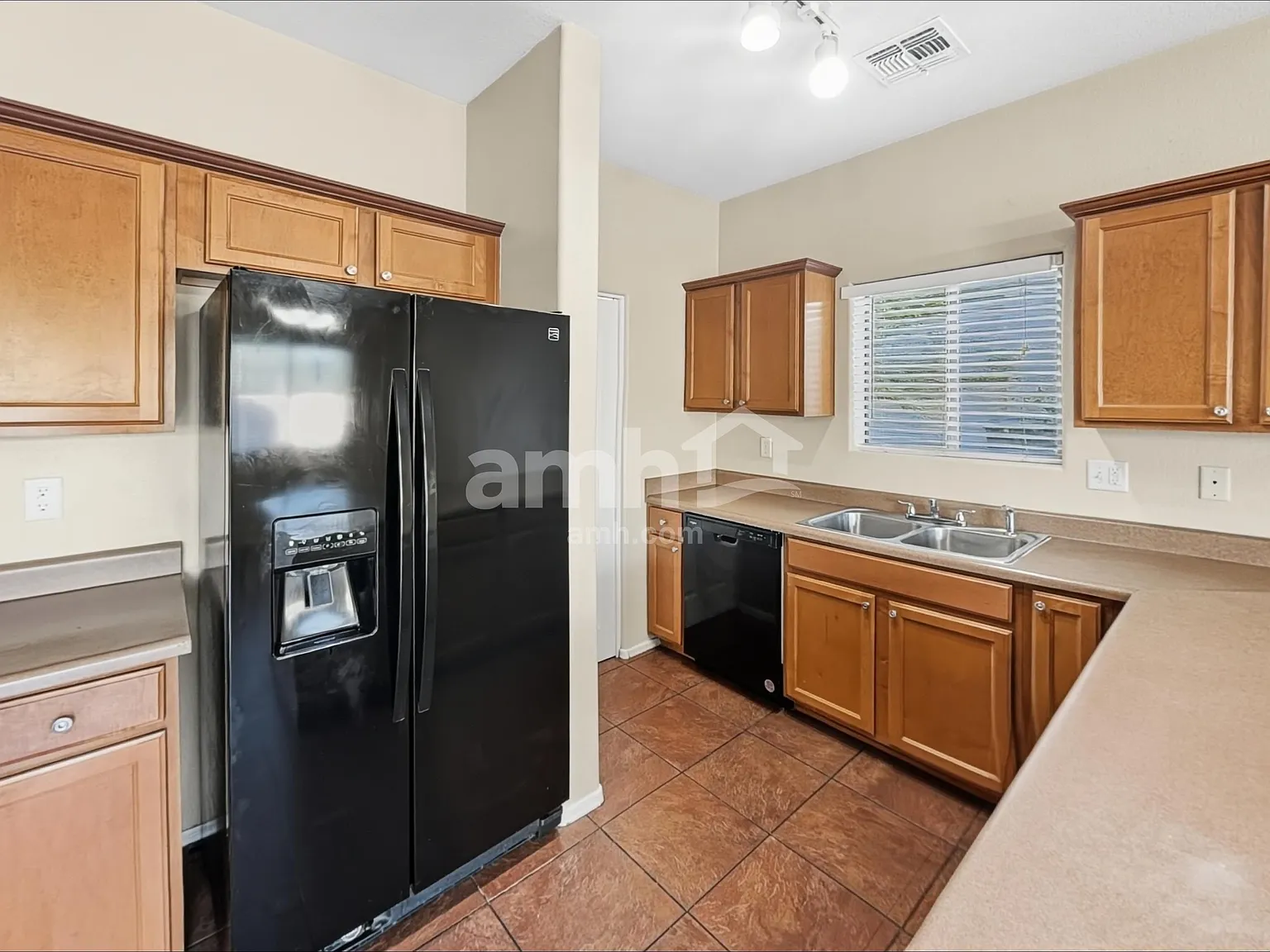4 bed, 2.5 bath, 2179 sqft, $2,095 — Photo 4