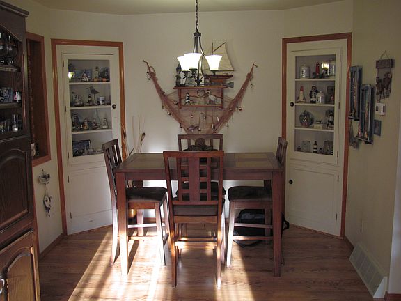 Dining Area W/ Built-Ins