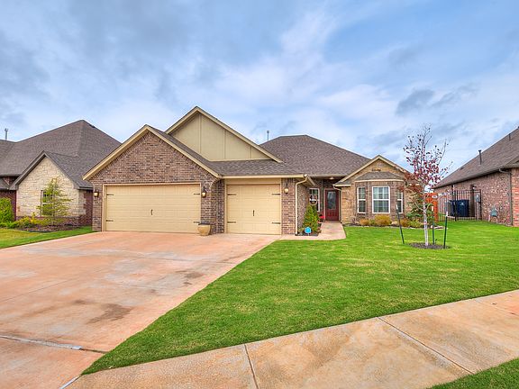 3rd image of 3105 NW 184th Ter