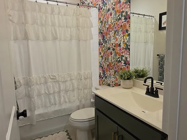 221 Travis Ln — Photo 16