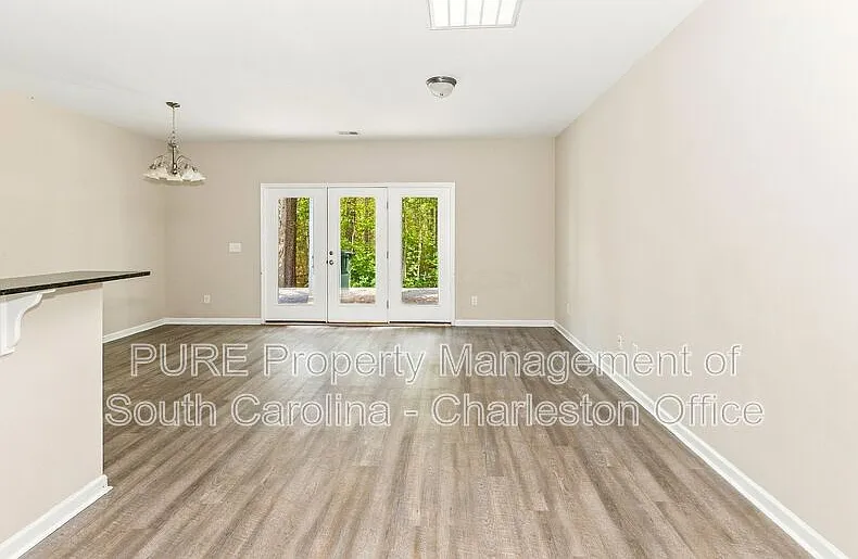 3 bed, 2.5 bath, 1476 sqft, $1,949 — Photo 3