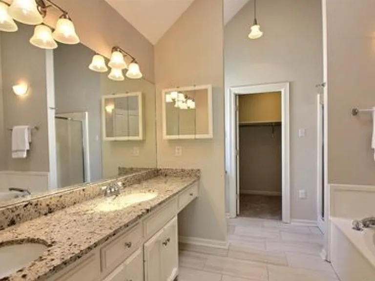 18531 Lake Tulip Ave — Photo 12