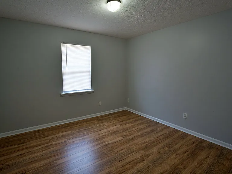 618 College St SW — Photo 14