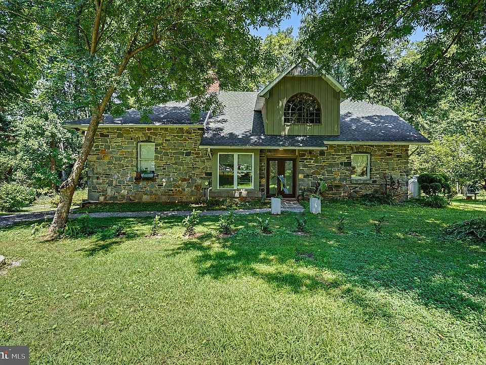 1st image of 652 Liberty Grove Rd
