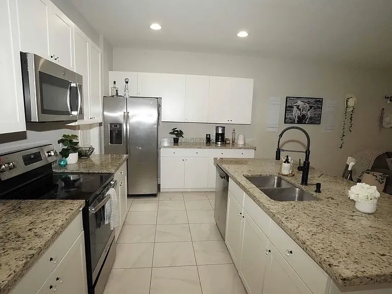 1271 NW Leonardo Cir — Photo 7