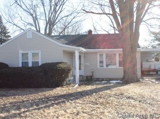 1216 N Sportsman Dr, Taylorville, IL 62568