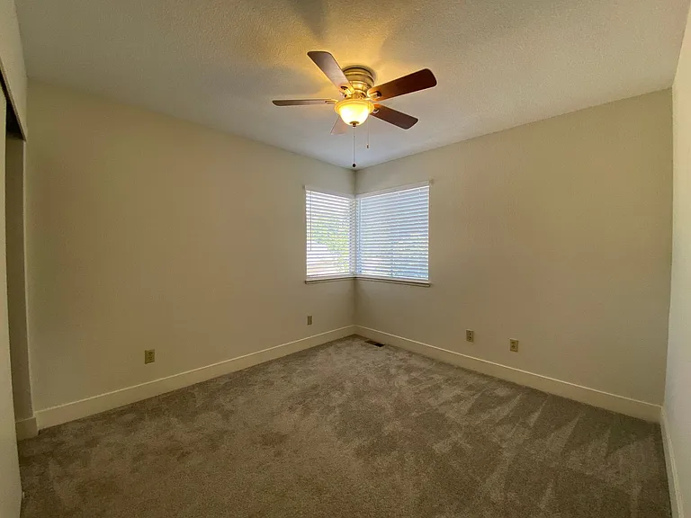 8524 Oak Harbour Ct — Photo 20