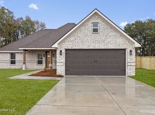 1613 Cedar Point Rd, Gautier, MS 39553