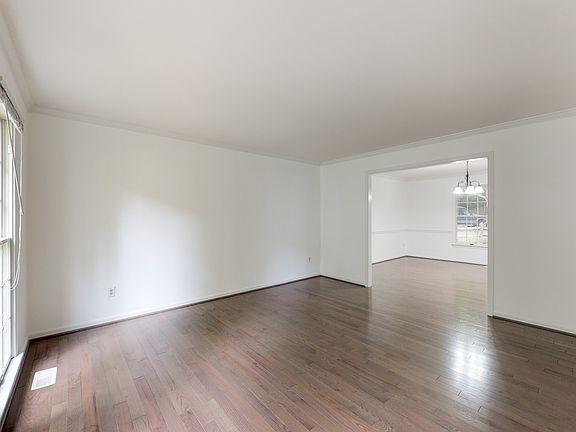 4th image of 8114 Glenhurst Dr