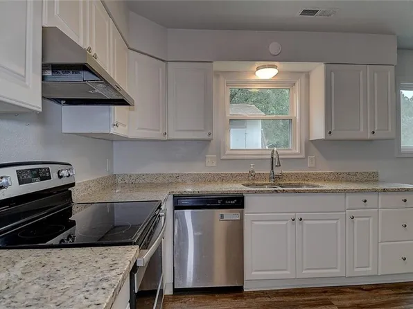1093 Salisbury Dr, Virginia Beach, VA 23453