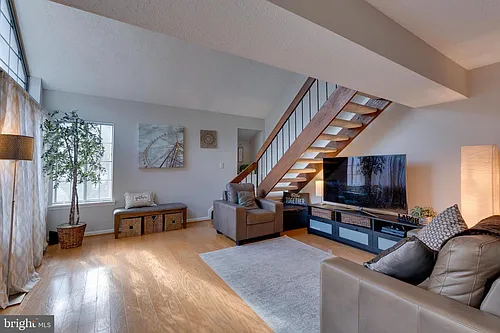 1611 Carriage House Ter #B Photo 1