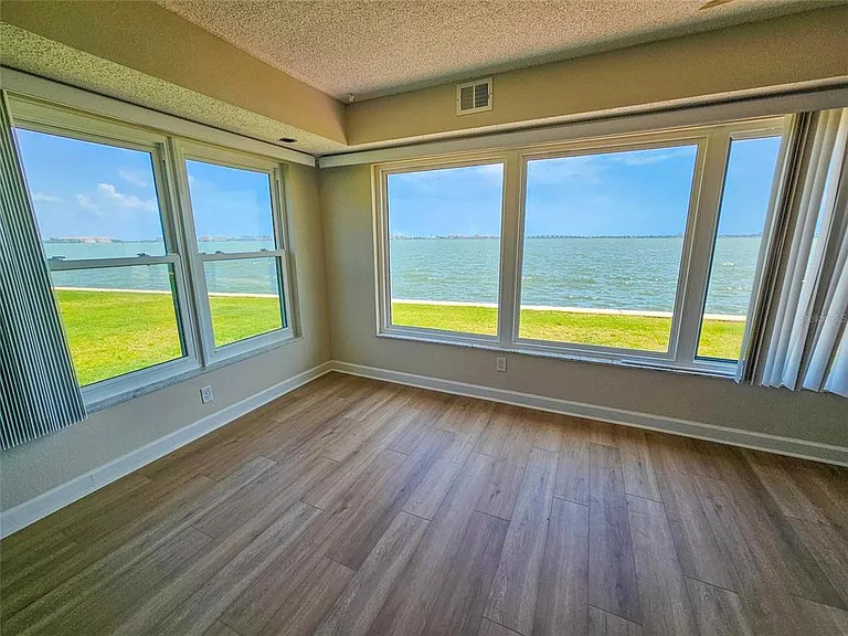 5900 Shore Blvd S #101 — Photo 11