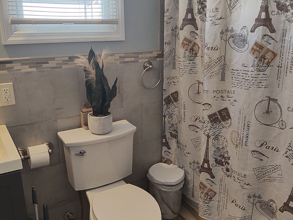2nd image of 21 Jefferson Ave