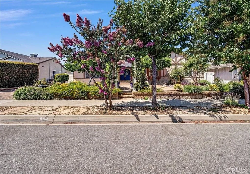3 bed, 2.5 bath, 1939 sqft, $4,000 — Photo 2