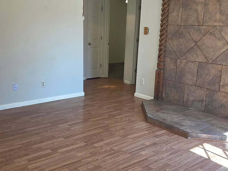 1340 Rebecca Rd NE — Photo 8