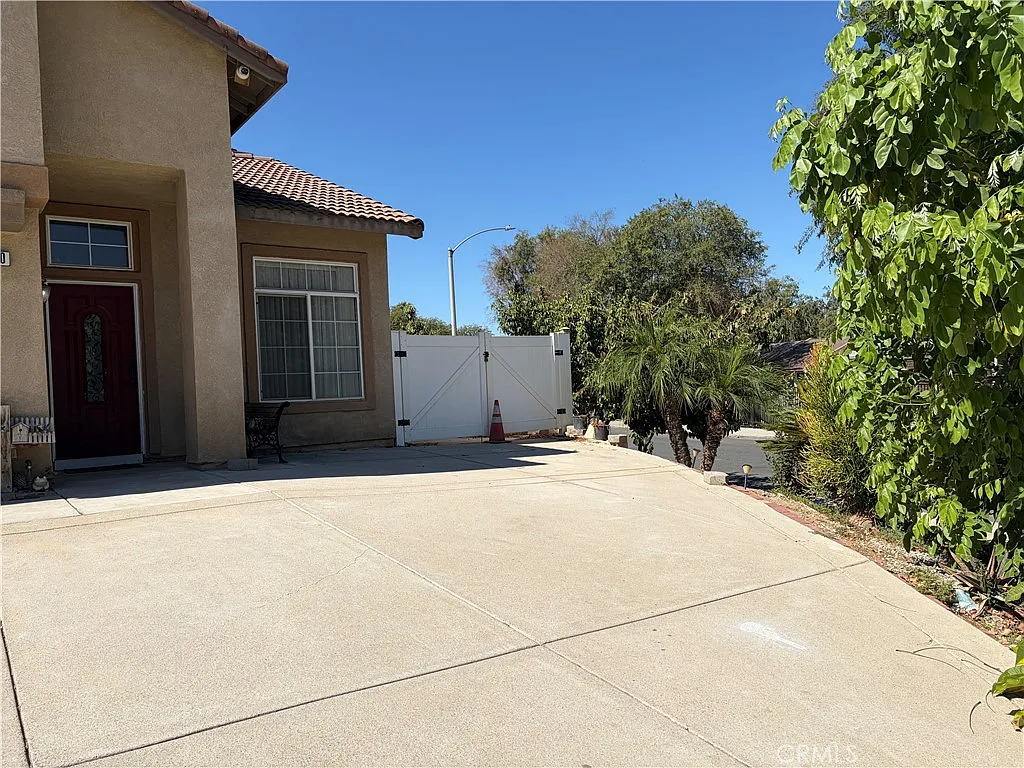 4 bed, 2073 sqft, $3,600 — Photo 4