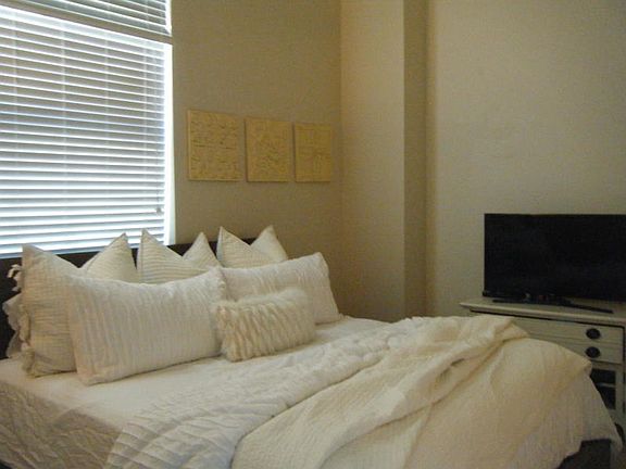 3rd image of 610 Clematis St #1
