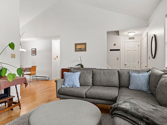 5th image of 8 Riverbend Drive #8