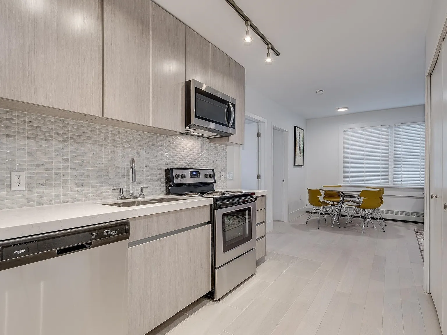 2 bed, 512 sqft, $3,490 — Photo 4